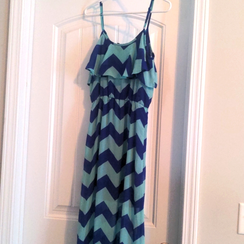 Maxi Chevron dress with ruffle detail